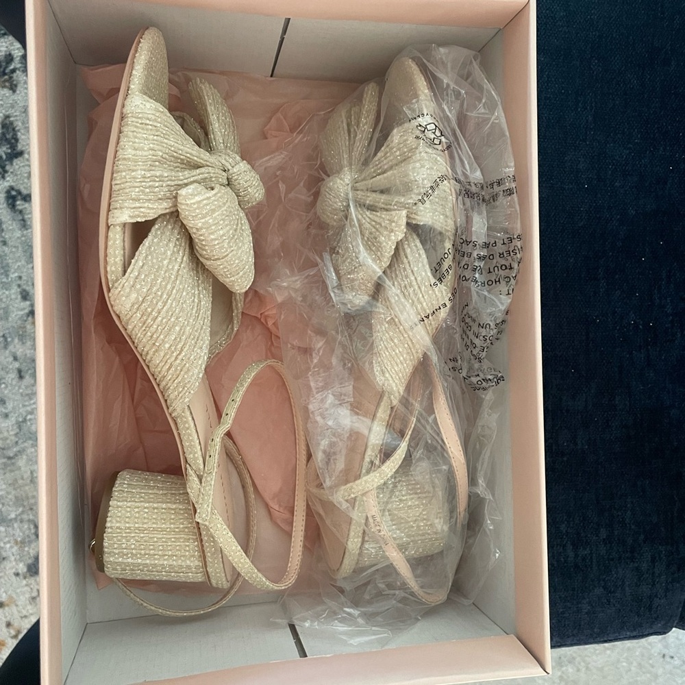 New in box Loeffler Randall bow sandals